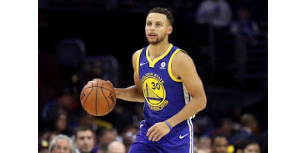 Curry culpa a la pérdida del campeón ese año. Curry culpa a la pérdida del campeón ese año.